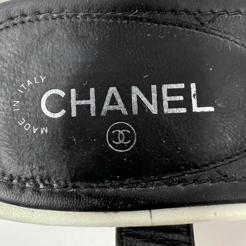 CHANEL White & Black Quilted Bow‎ Flat Sandals – Size 41.5
